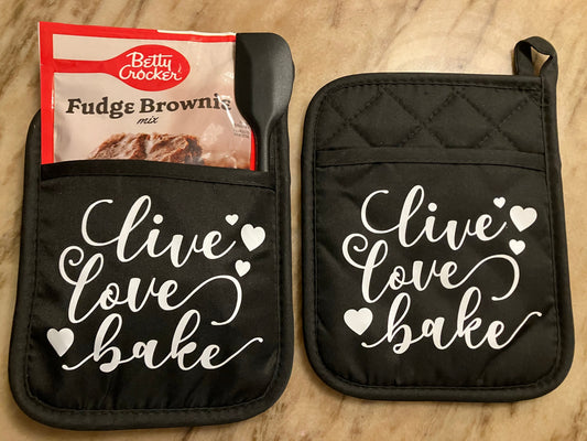 Live Love Bake Gift Set, with Message in White on 2 Black Pot Holder, 1 Dessert Mix & 1 Spatula or Spoon